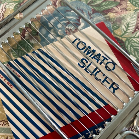Vintage Kitchenette Tomato slicer, with serrated edges, fast and easy - Picture 4 of 4